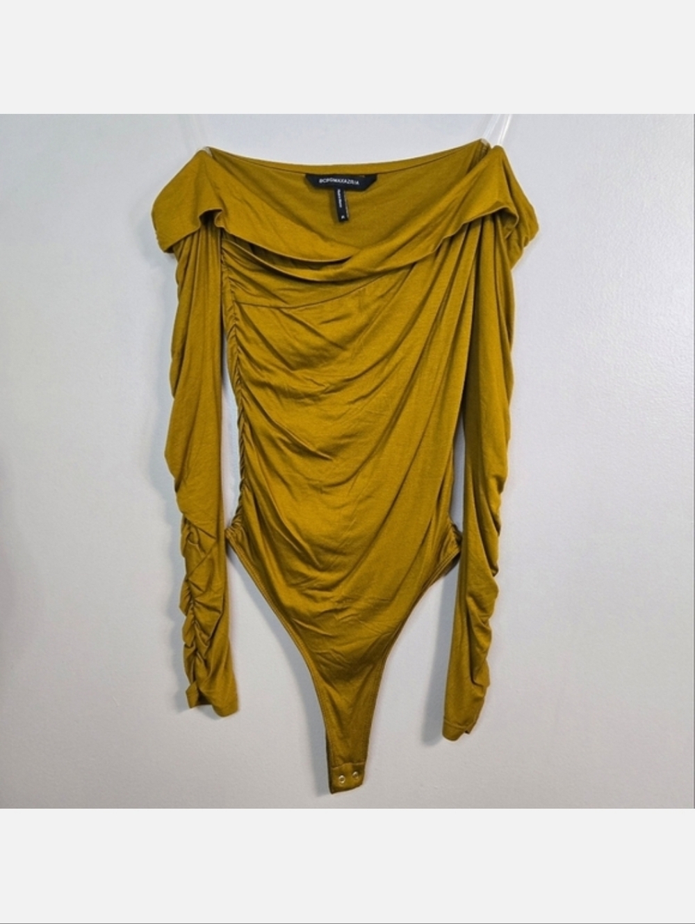 ๐ฟ BCBGMAXAZRIA Gold Ruched Long-Sleeve Off-The-Shoulder Bodysuit, Size M ~ EUC